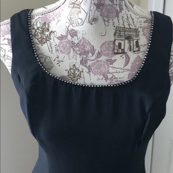 Stunning little “go to” black dress - Picture 2 of 4